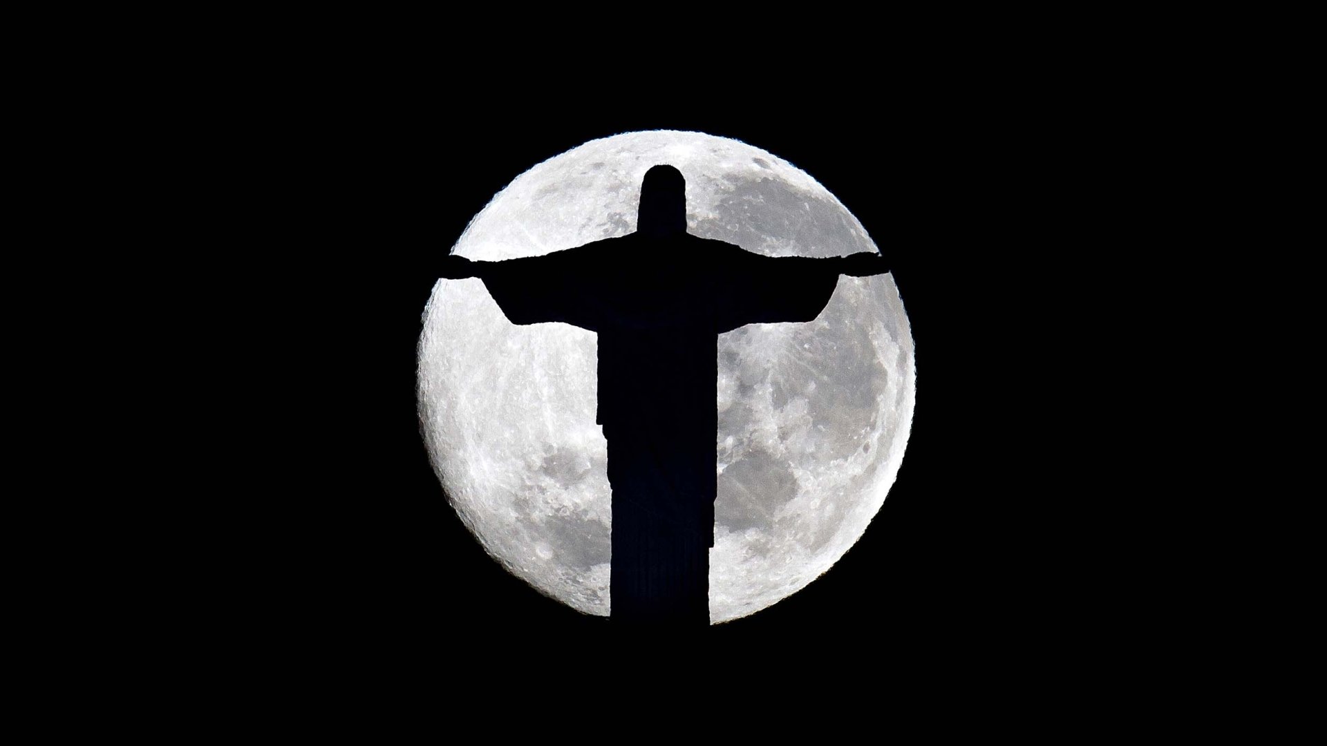 statue christ sauveur rio de janeiro cristo redentor rio de janeiro brésil lune nuit silhouette obscurité pénombre