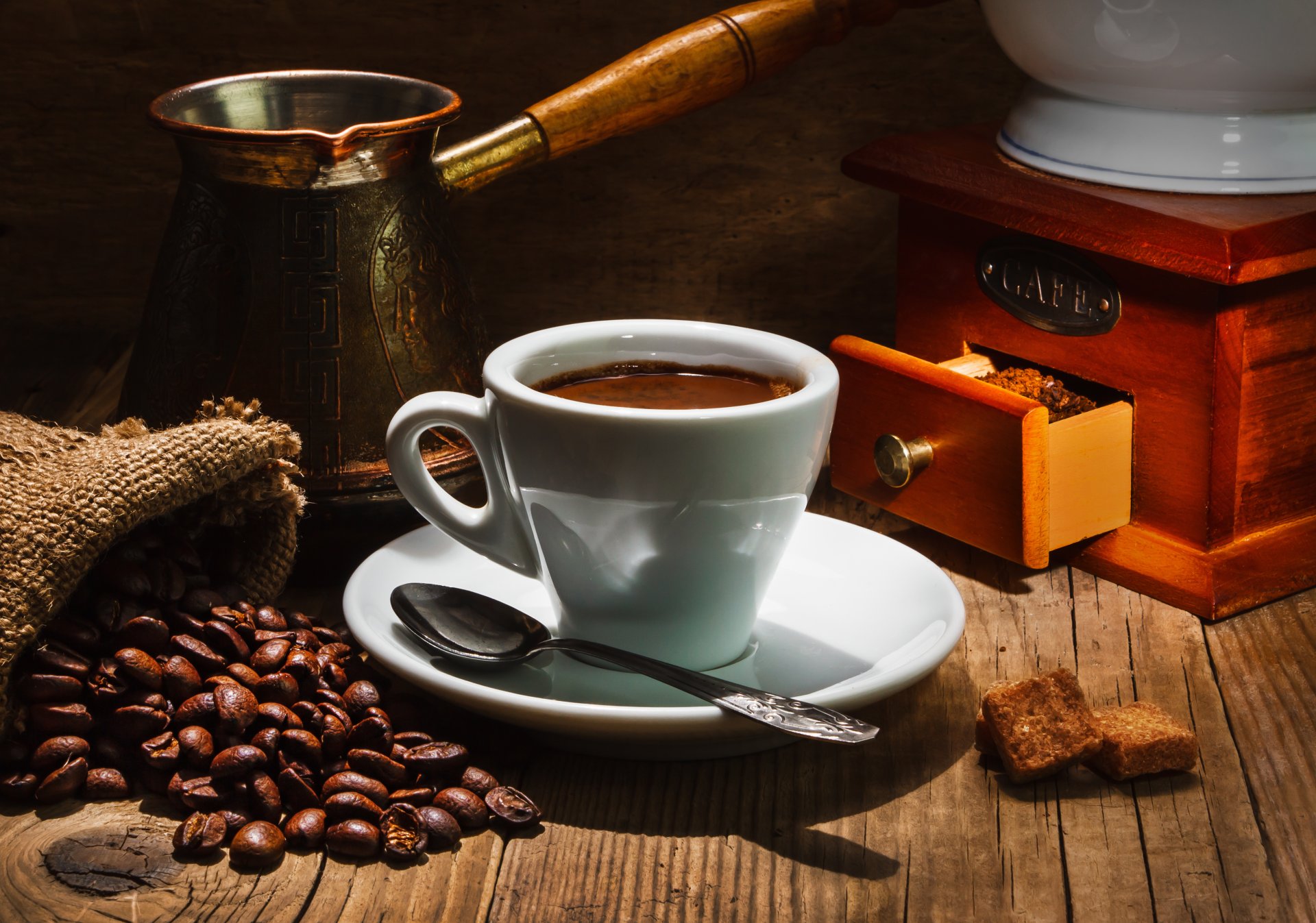 café tasse soucoupe cuillère turc poche tiroir table