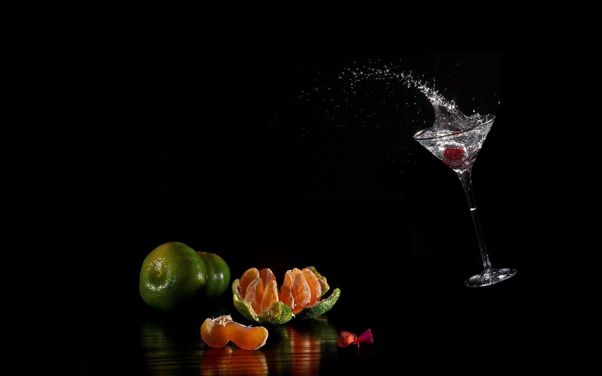 fond verre à vin eau gouttes liquide éclaboussures mandarine orange peau tranches nourriture