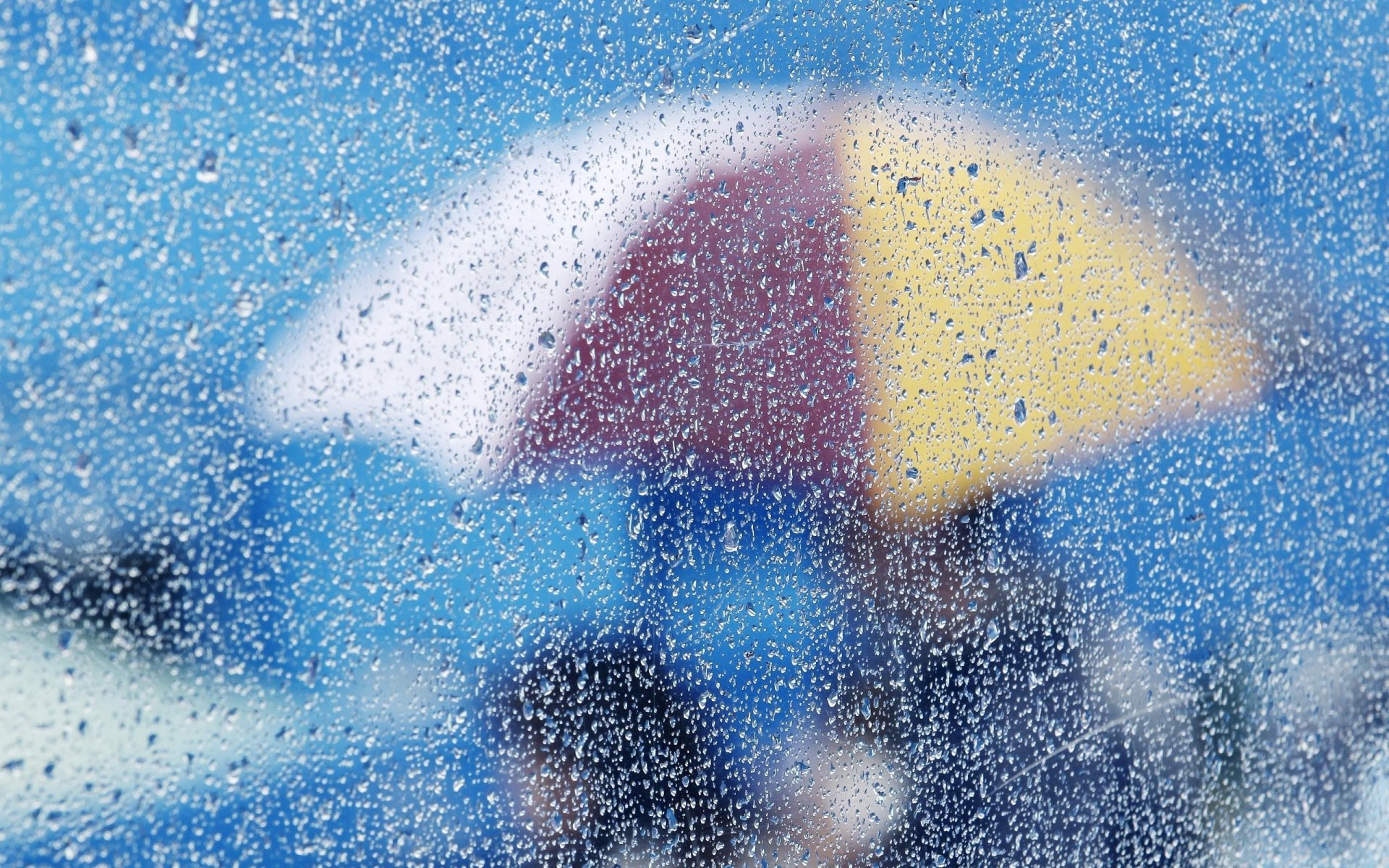 verschiedenes glas tropfen wasser. regen regenschirm hintergrund tapete