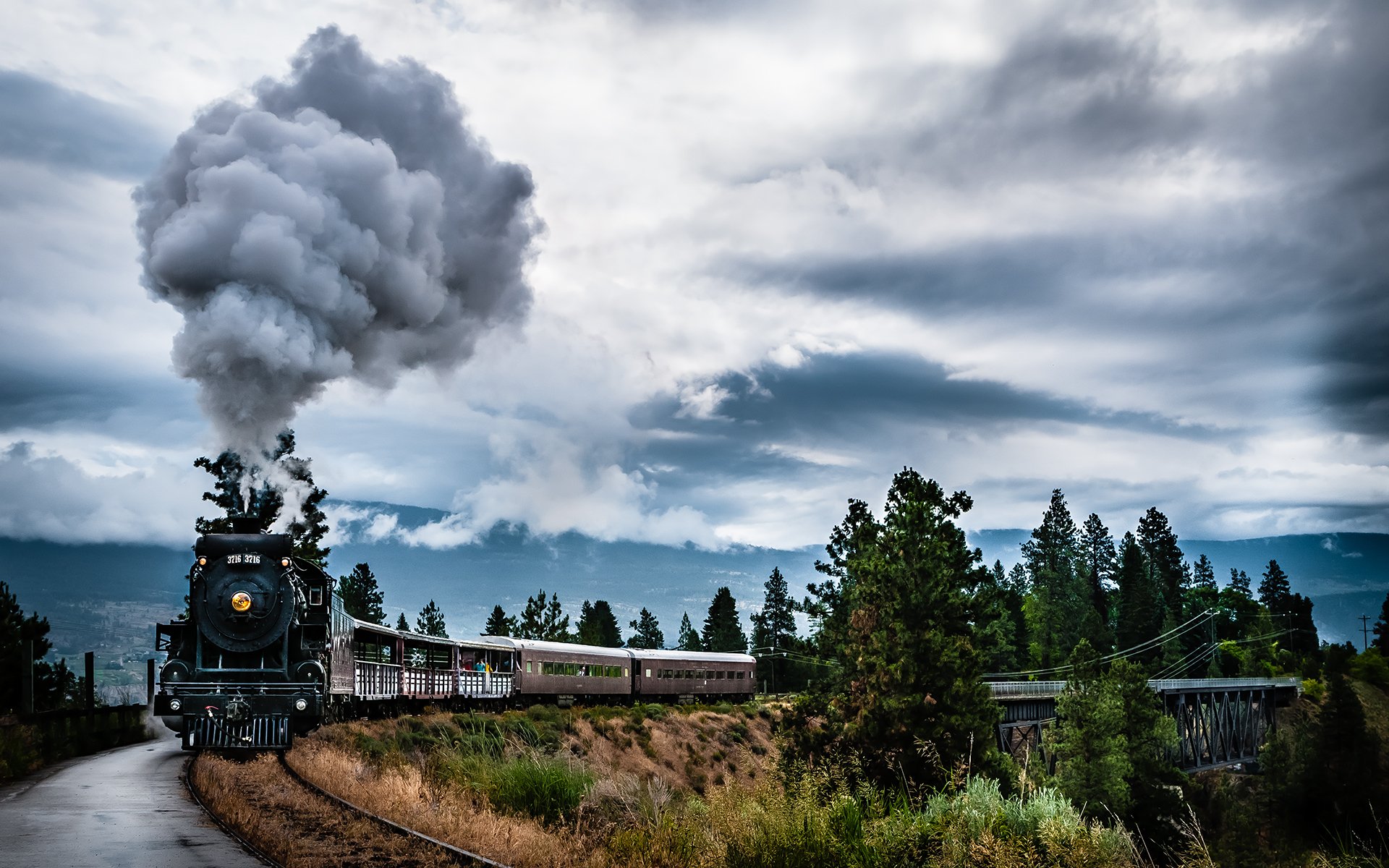 locomotiva a vapore treno fumo natura british columbia canada