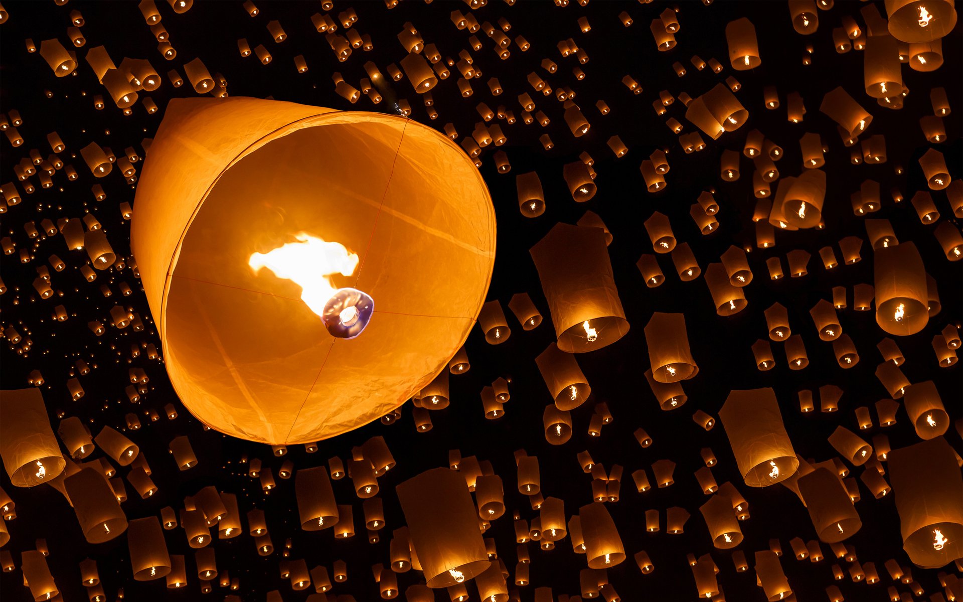 notte cielo lanterne del cielo fuoco molto