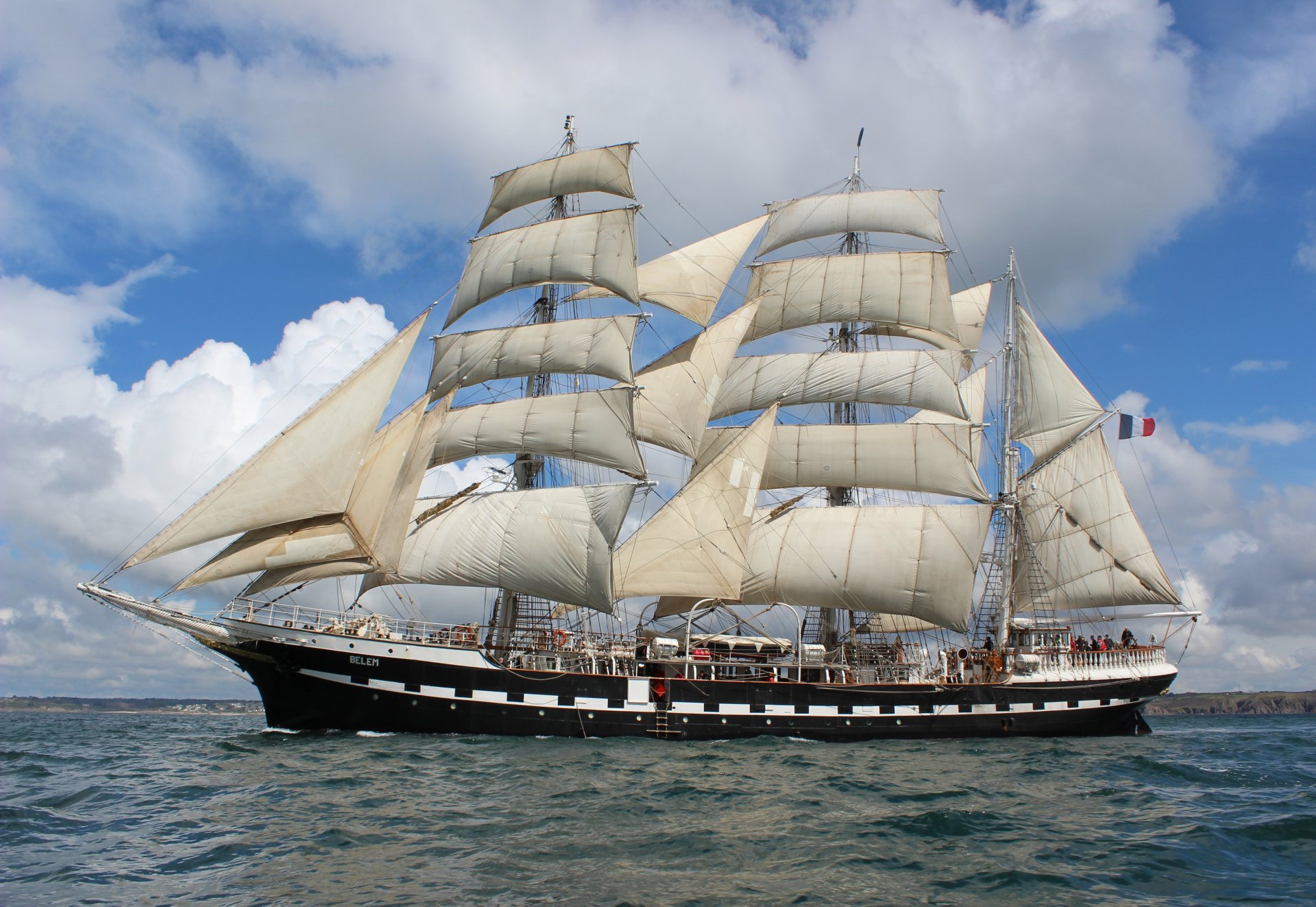 meer wellen militär segelboot belem frankreich rigging mast segel flattern flagge