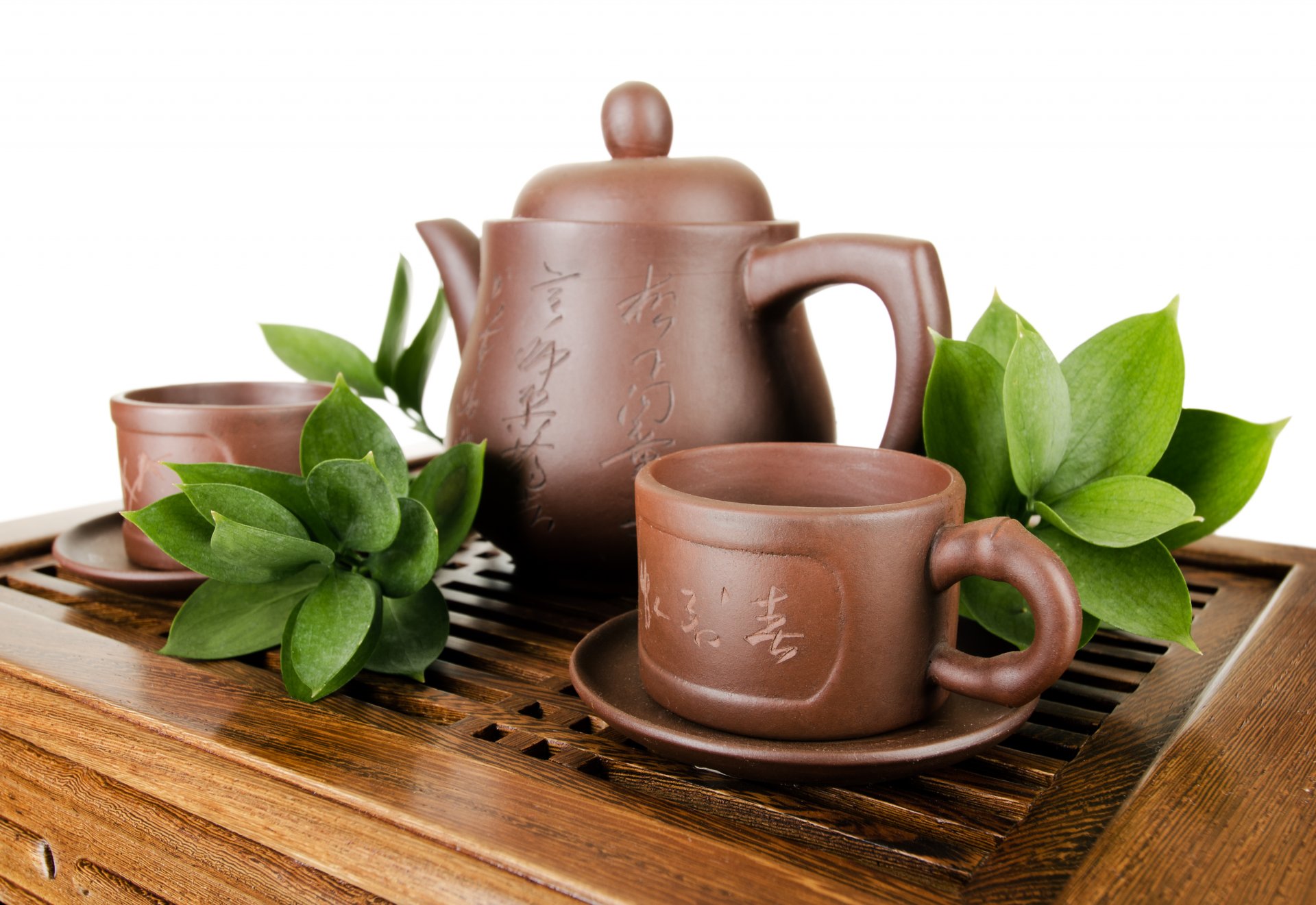 cups kettle teapot clay tableware tea leaves white background