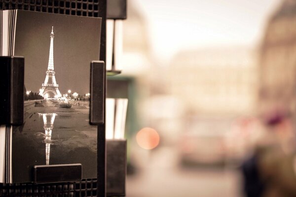 Image de la tour Eiffel sur fond flou