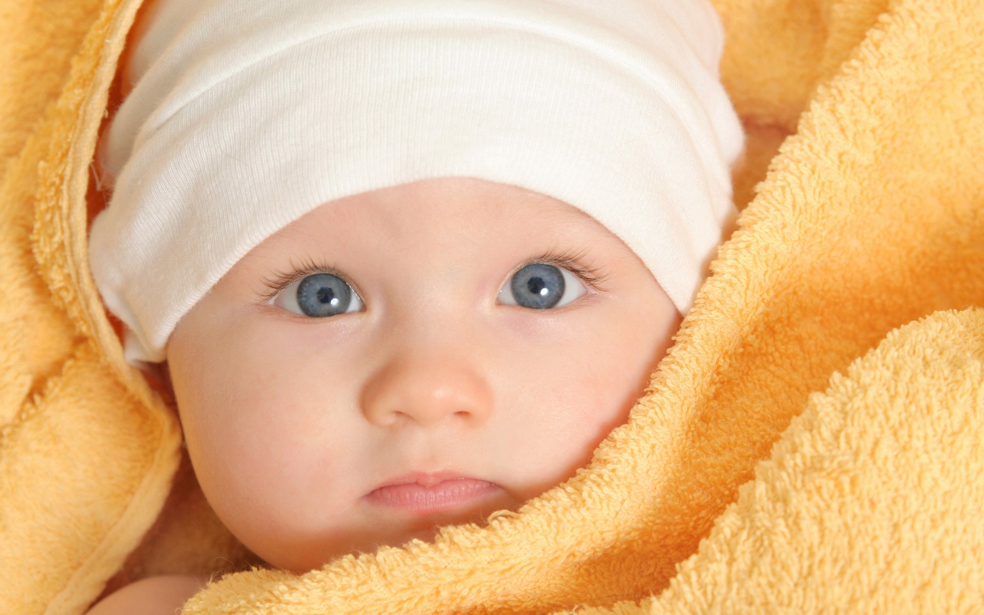 bebé niño niño lala niño niña amarillo toalla azul ojos blanco gorro