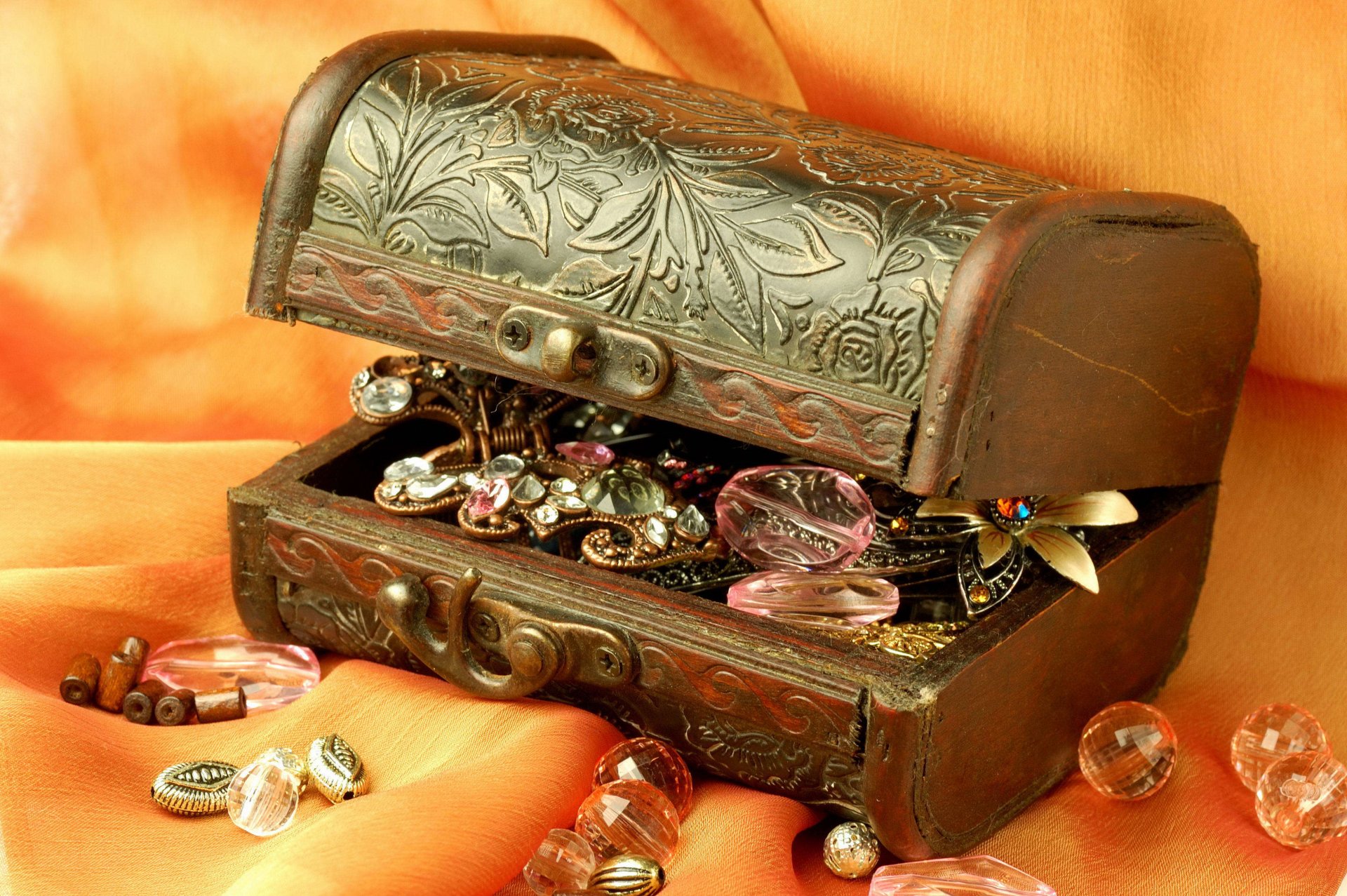 casket chest chest jewelry beads jewelry fabric patterns antique