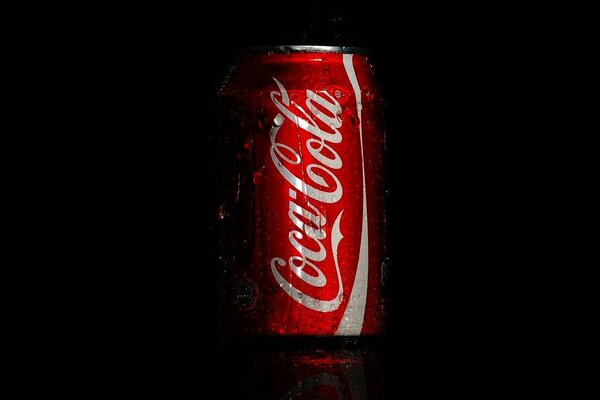 Bezalkoholowy napój gazowany produkowany przez firmę Coca-Cola 