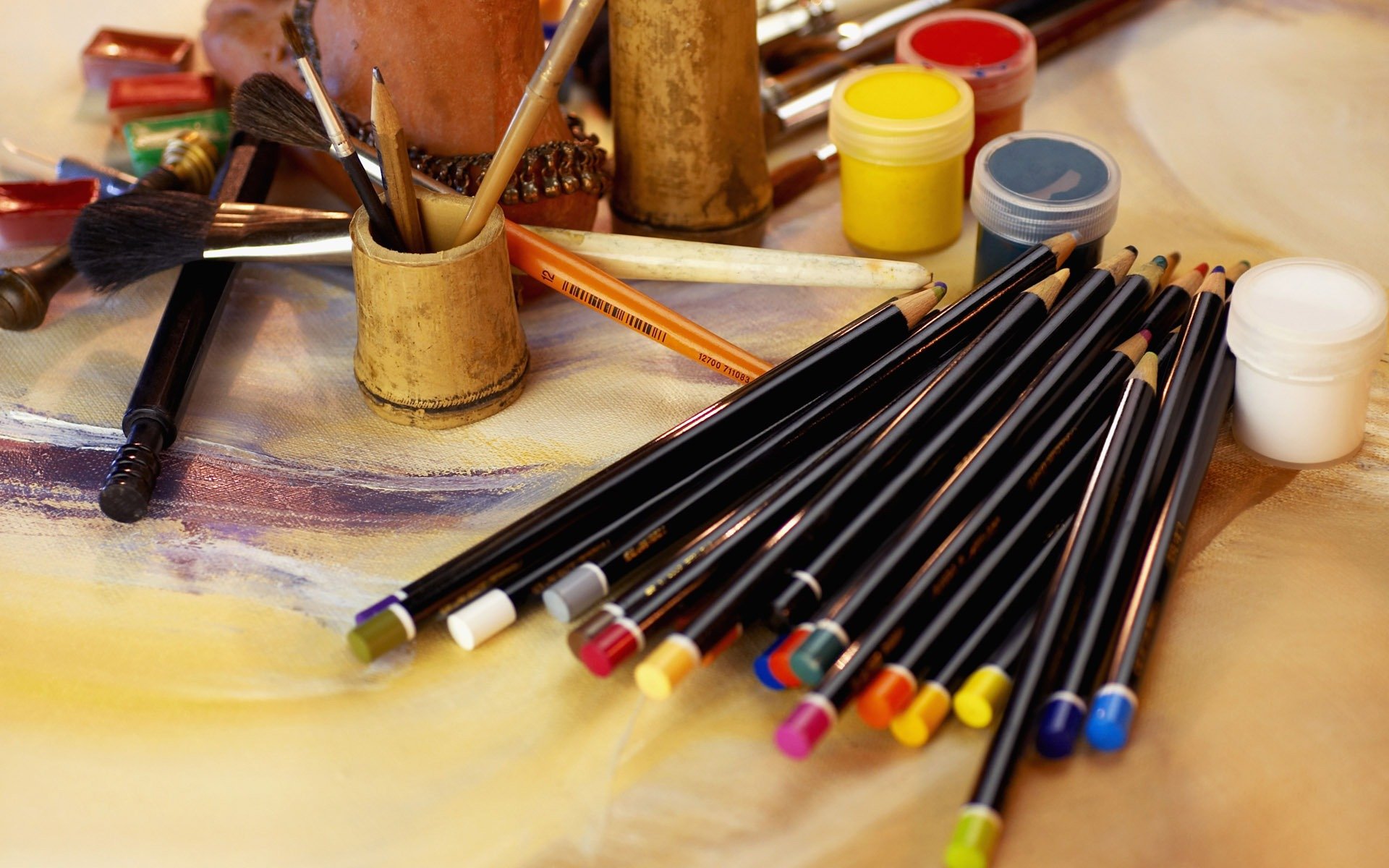 crayons paint drawing table of artist