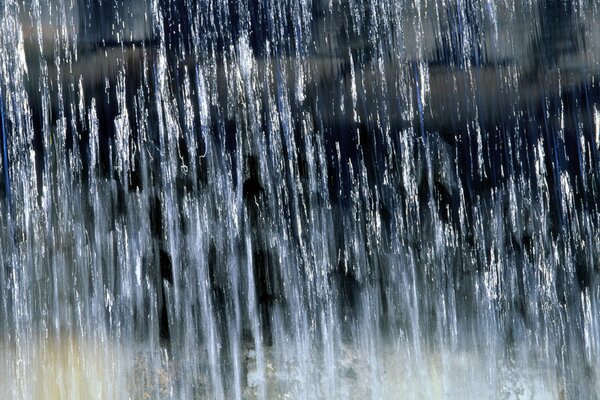 Heavy rain turning into a downpour