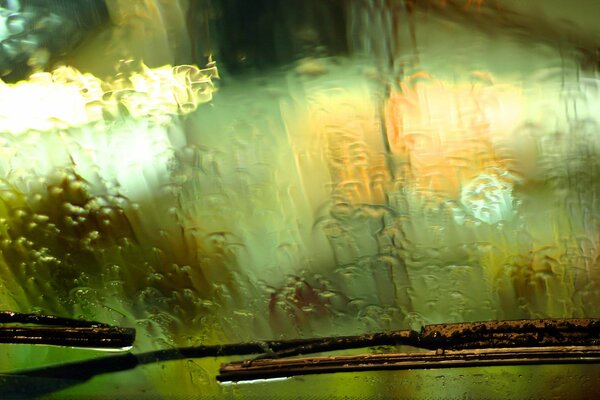 Wipers can t cope with raindrops on the glass