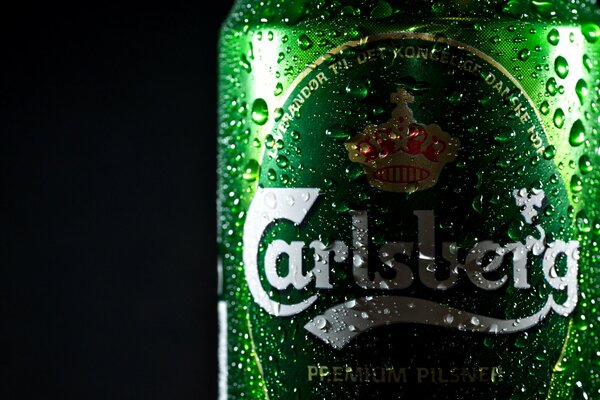 Title пиво бренда carlsberg, в банке