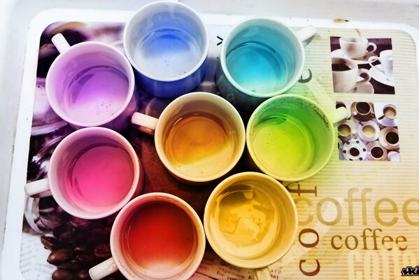 Tutti i colori dell arcobaleno in tazza di caffè