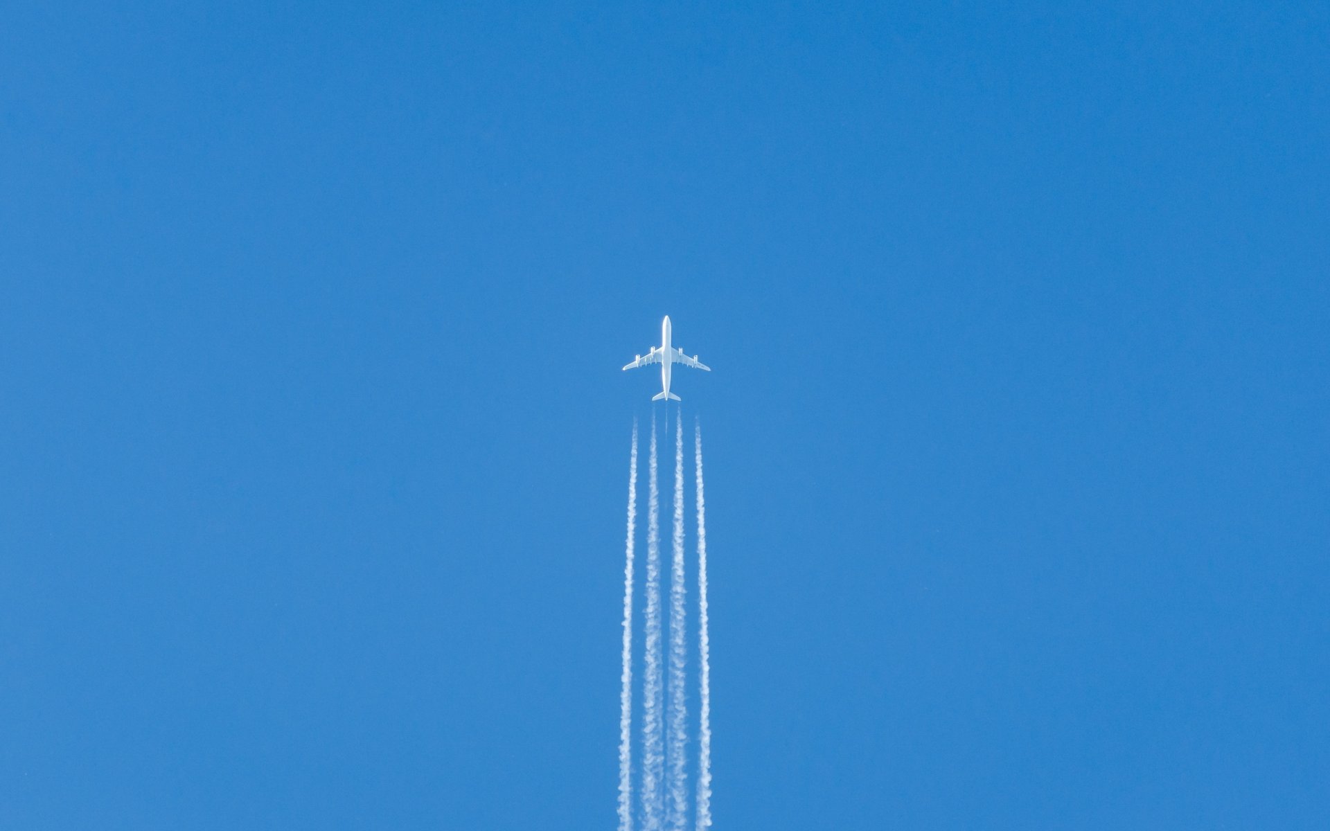 avión cielo minimalismo