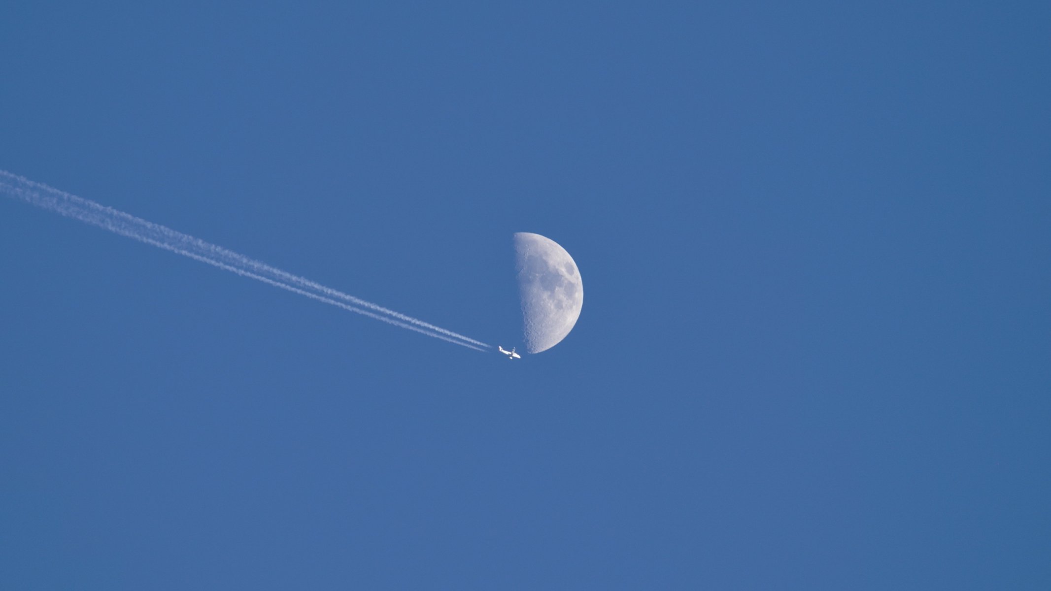 avion lune ciel