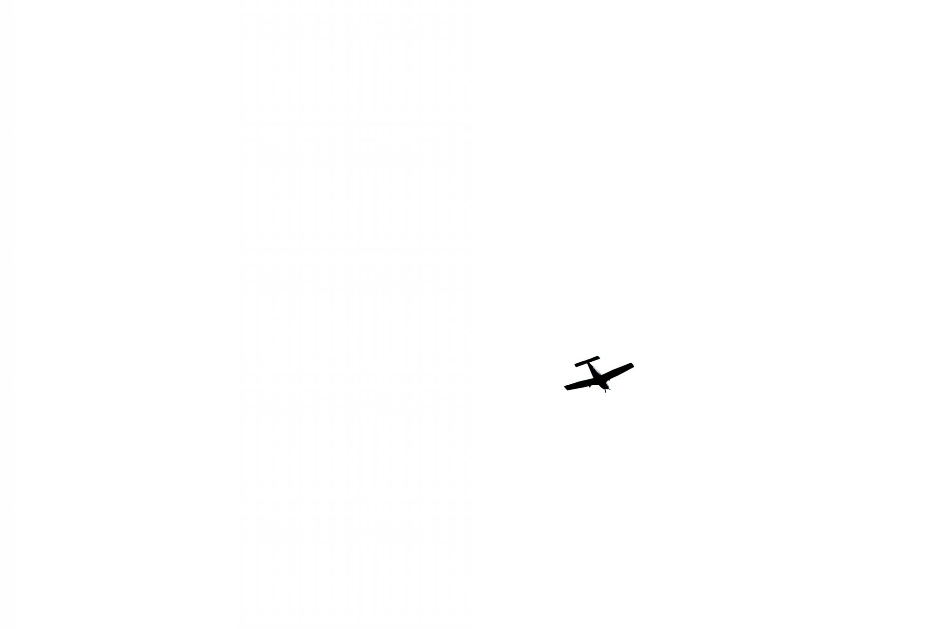 avión cielo minimalismo