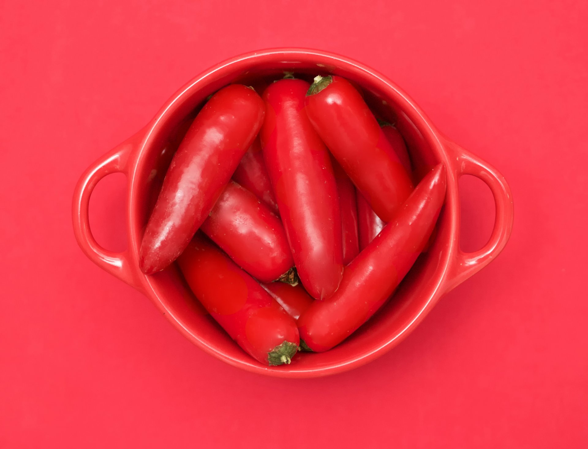 red cubed hot pepper cup