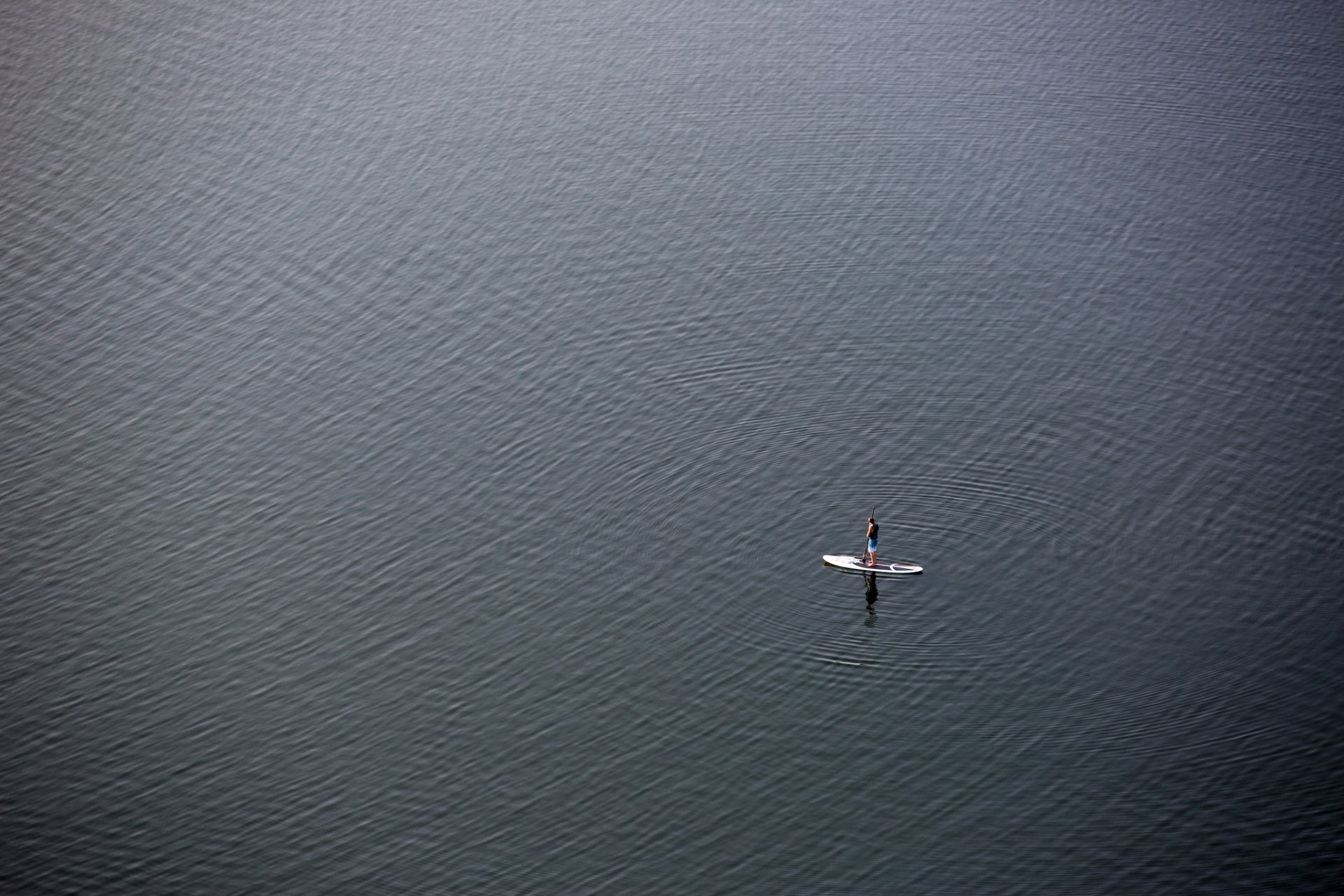 homme mer minimalisme