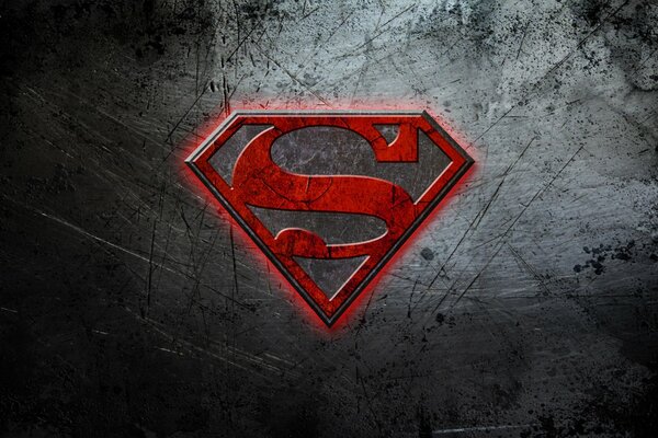 Logo rosso di Superman sul tavolo principale