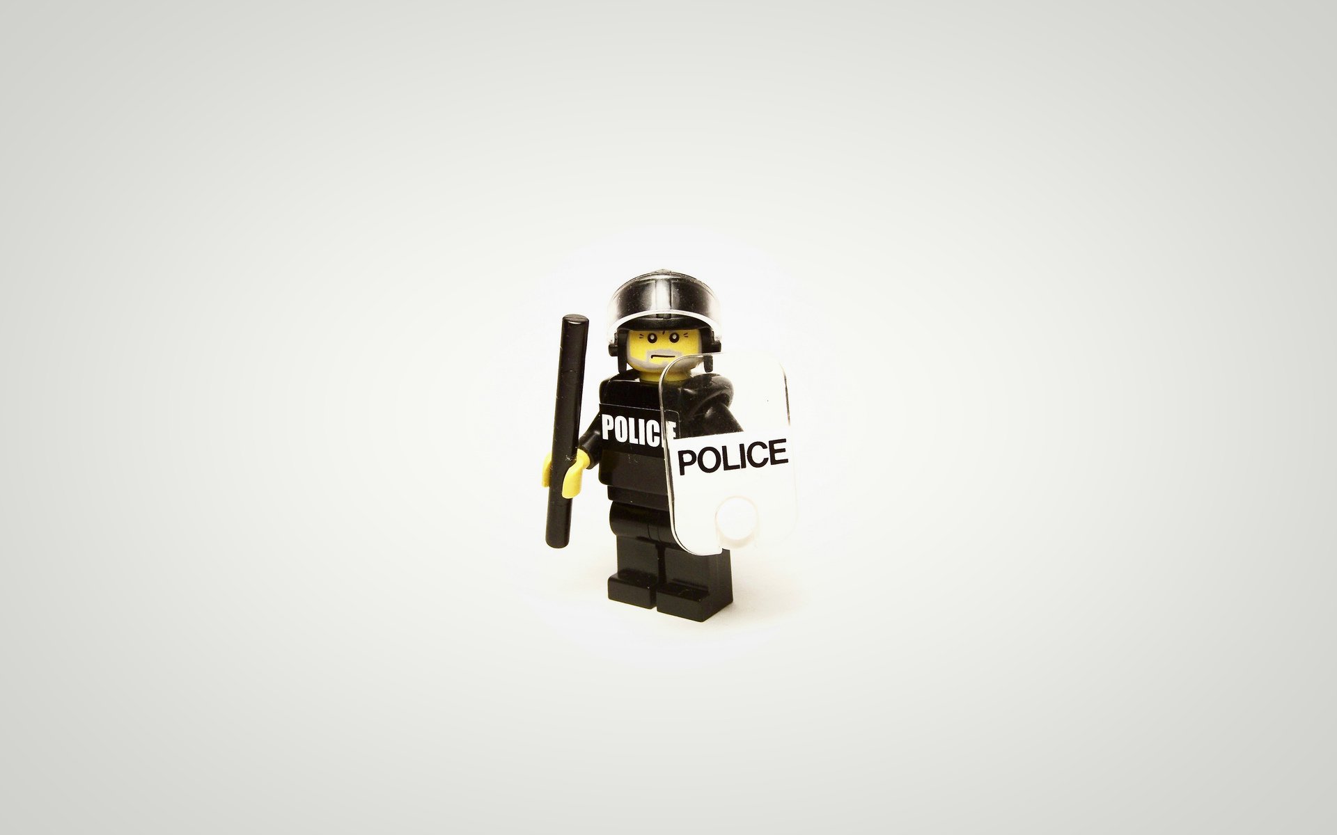 minimalismo lego policía