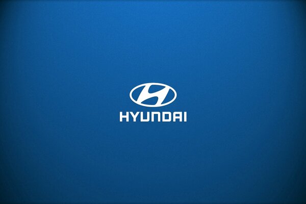 Hyundai-Auto-Logo auf blauem Hintergrund