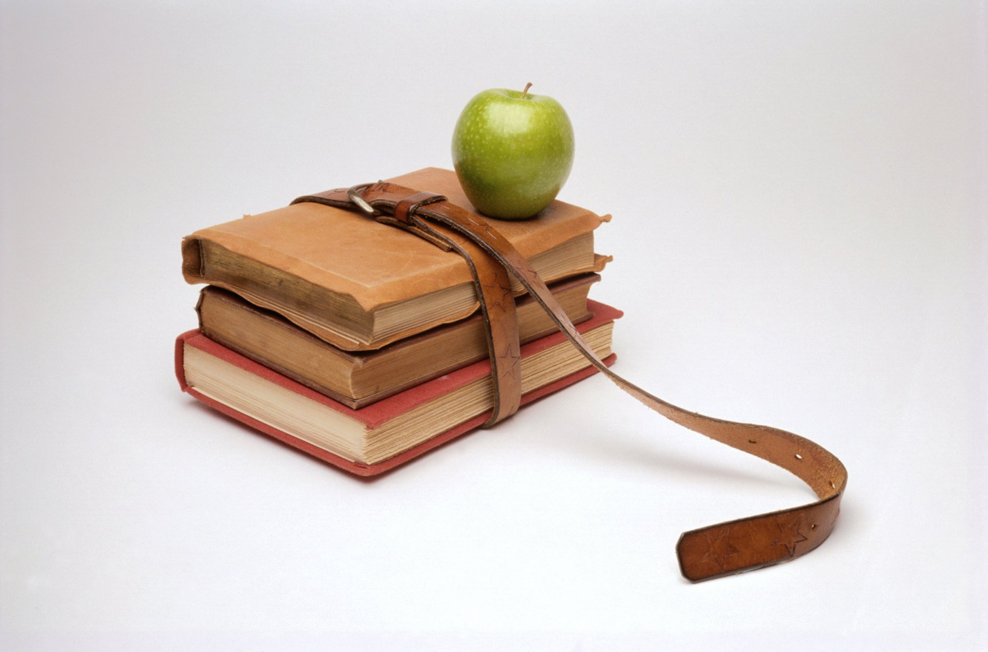 books belt apple knowledge minimalism