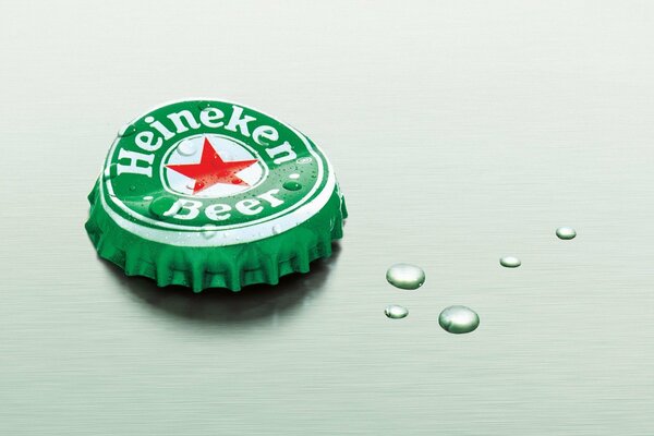 The lid of the niniken beer on a green background