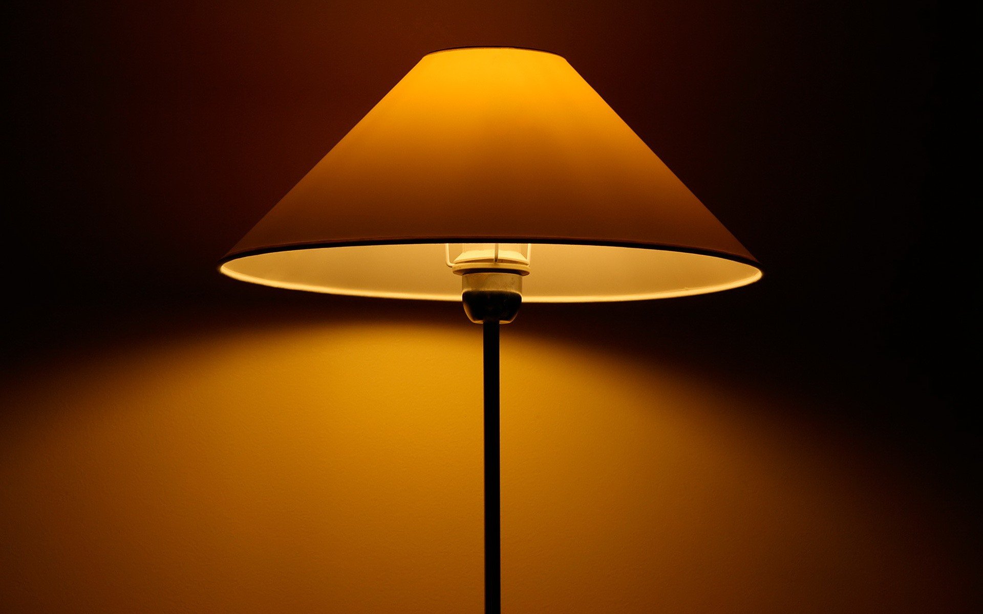 lampada luce giallo