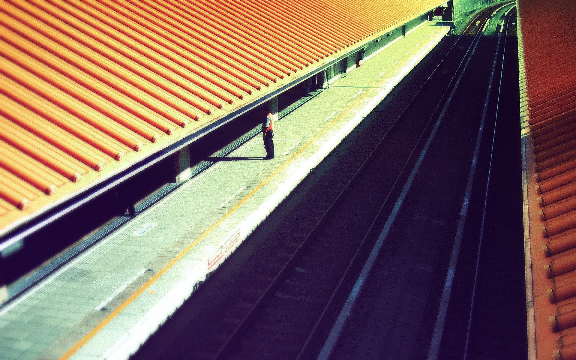 ferrovia piazzale tetto uomo