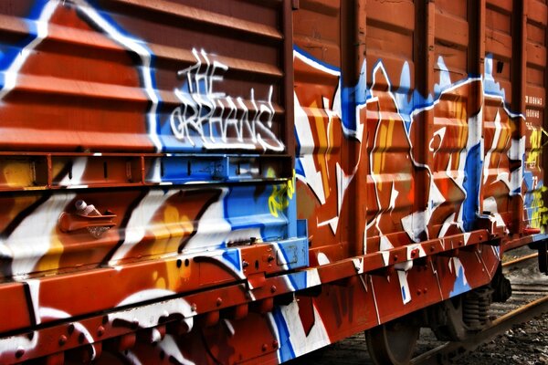 Graffiti pintado en un vagón de tren