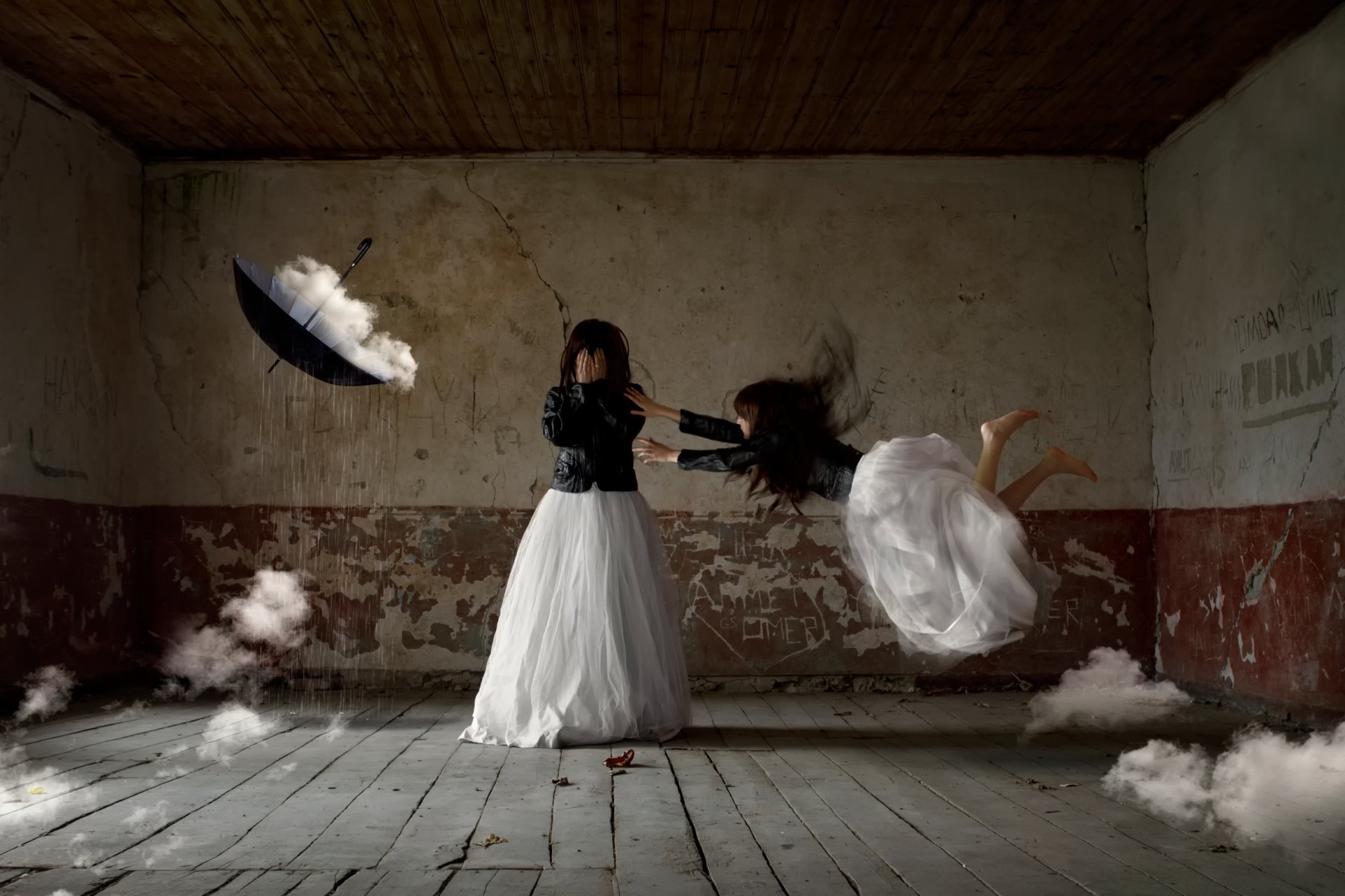 la jeune fille bains un parapluie des nuages de la fantaisie de l art