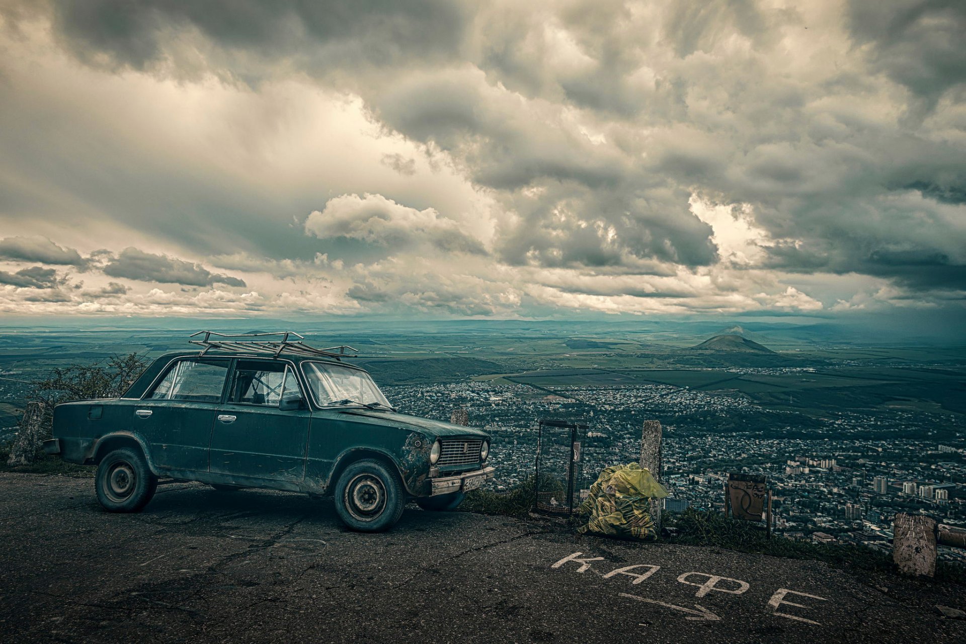 auto lada penny wegweiser café ansicht landschaft pjatigorsk stadt