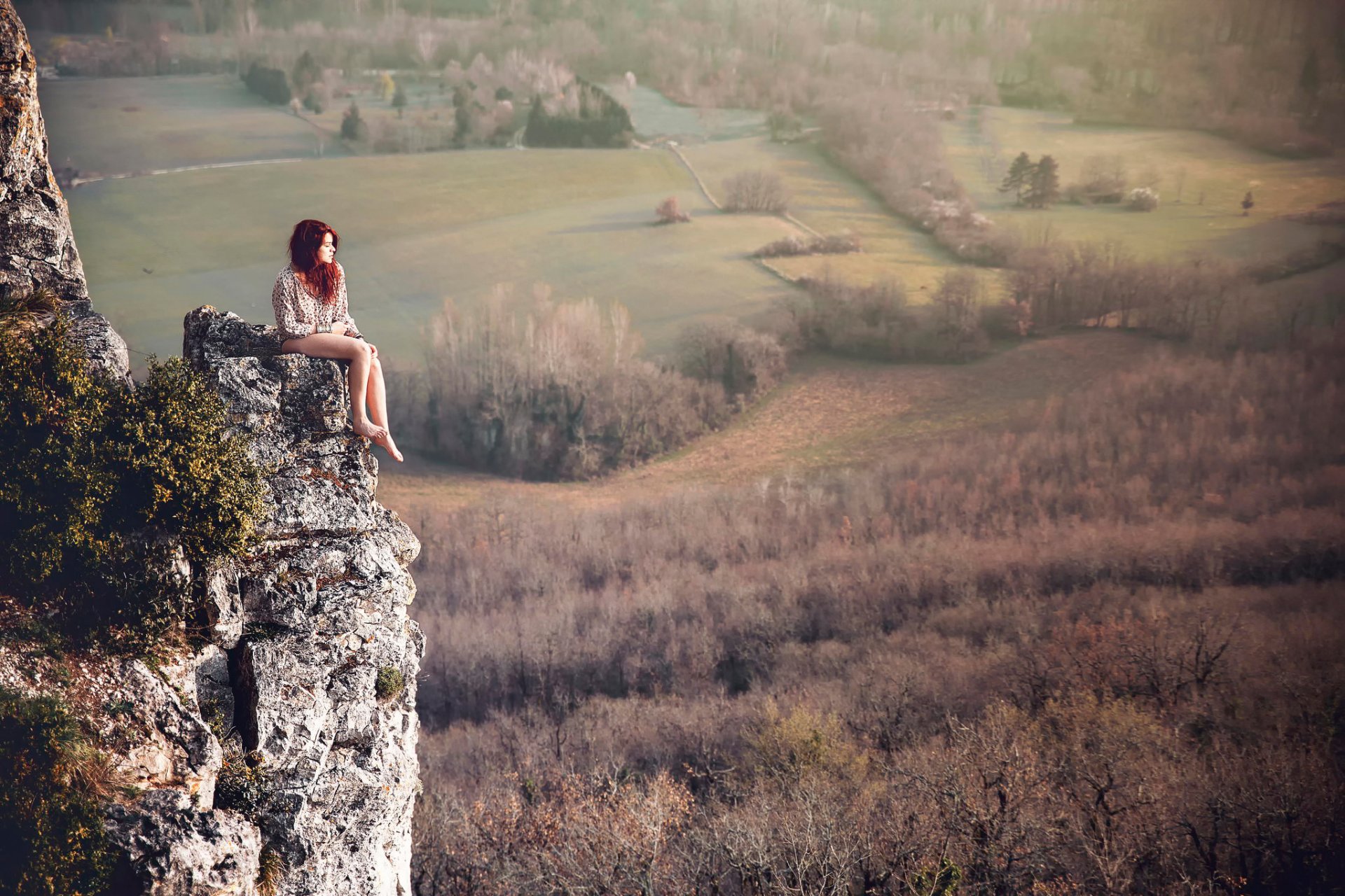 lorène dai capelli rossi roccia natura.vista paesaggio