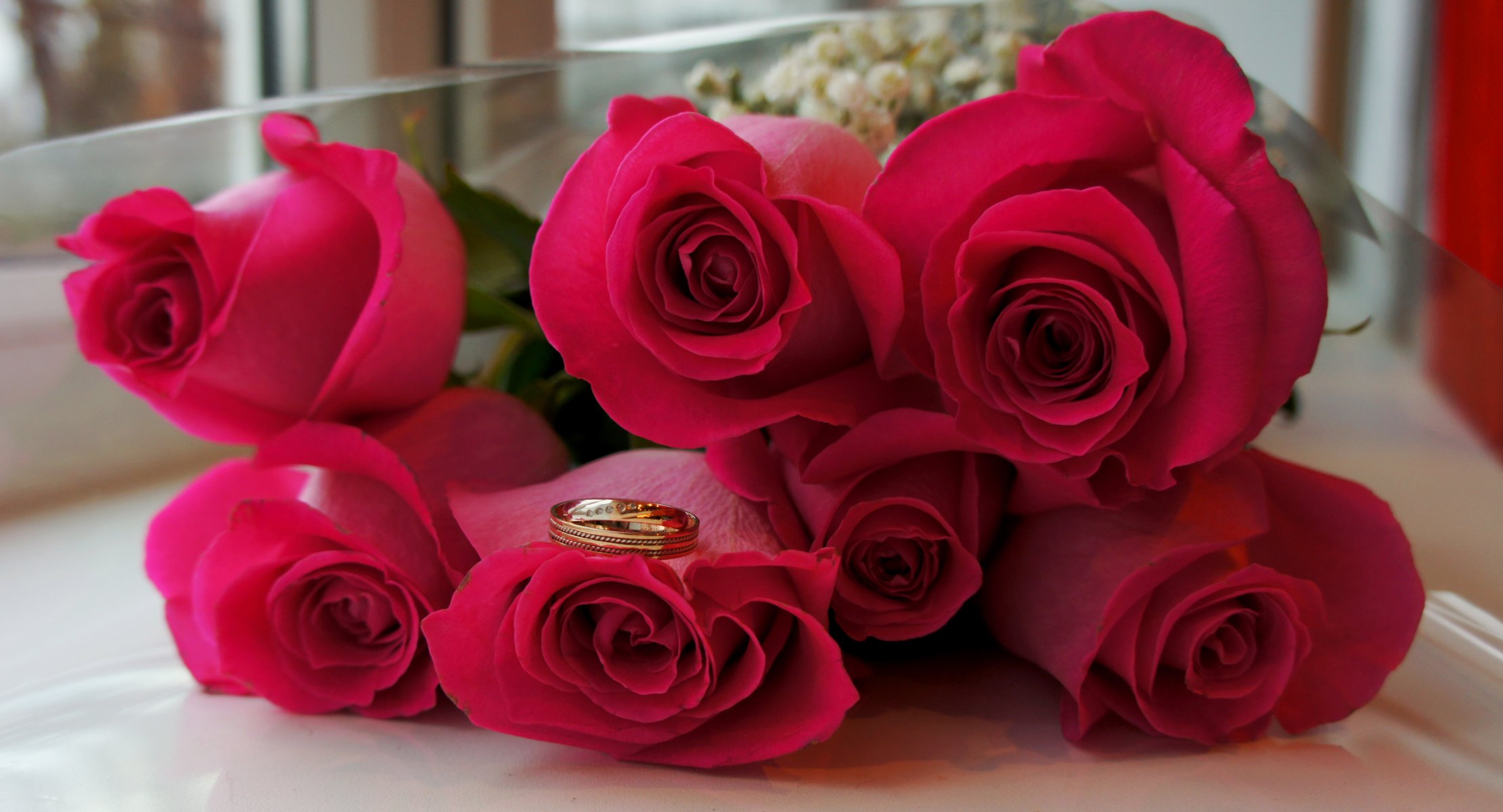 de mariage des fleurs des bagues des roses bouquet