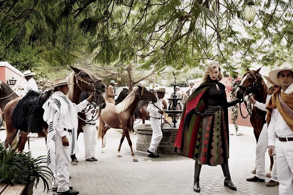 Karlie Kloss à la mode au Mexique avec des chevaux