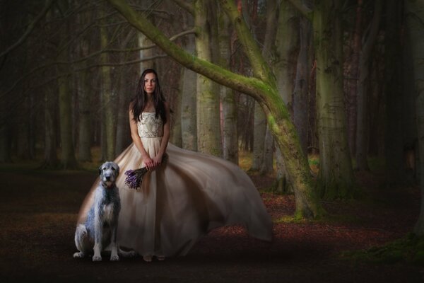 Ragazza in un bel vestito con un mazzo di fiori e un cagnolino