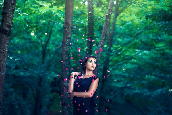 Séance photo en fabuleusement belle forêt