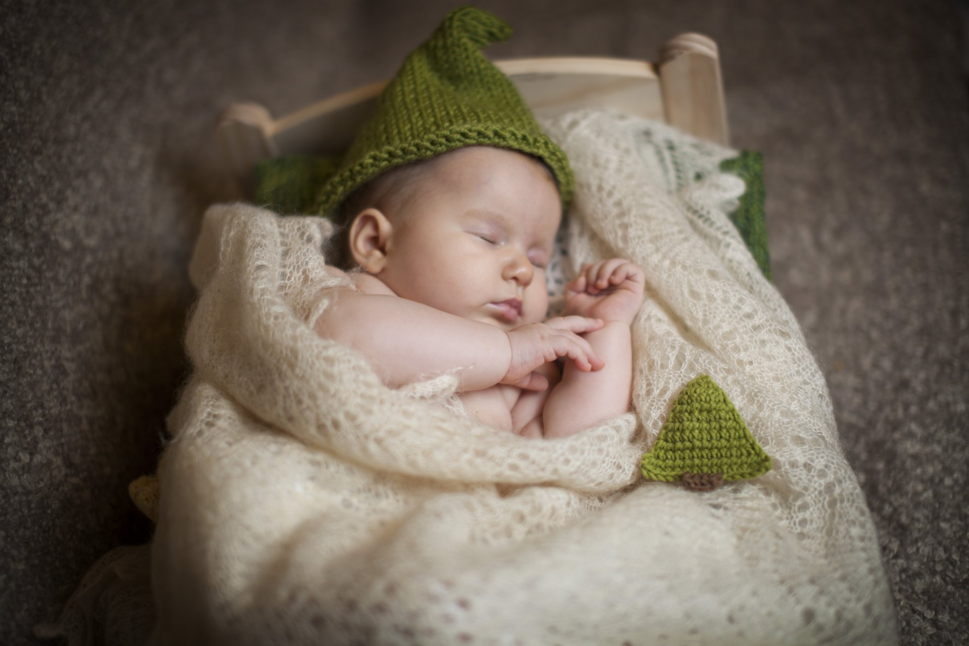 schläft kinder schlaf kleinkind baby mütze krippe kopftuch