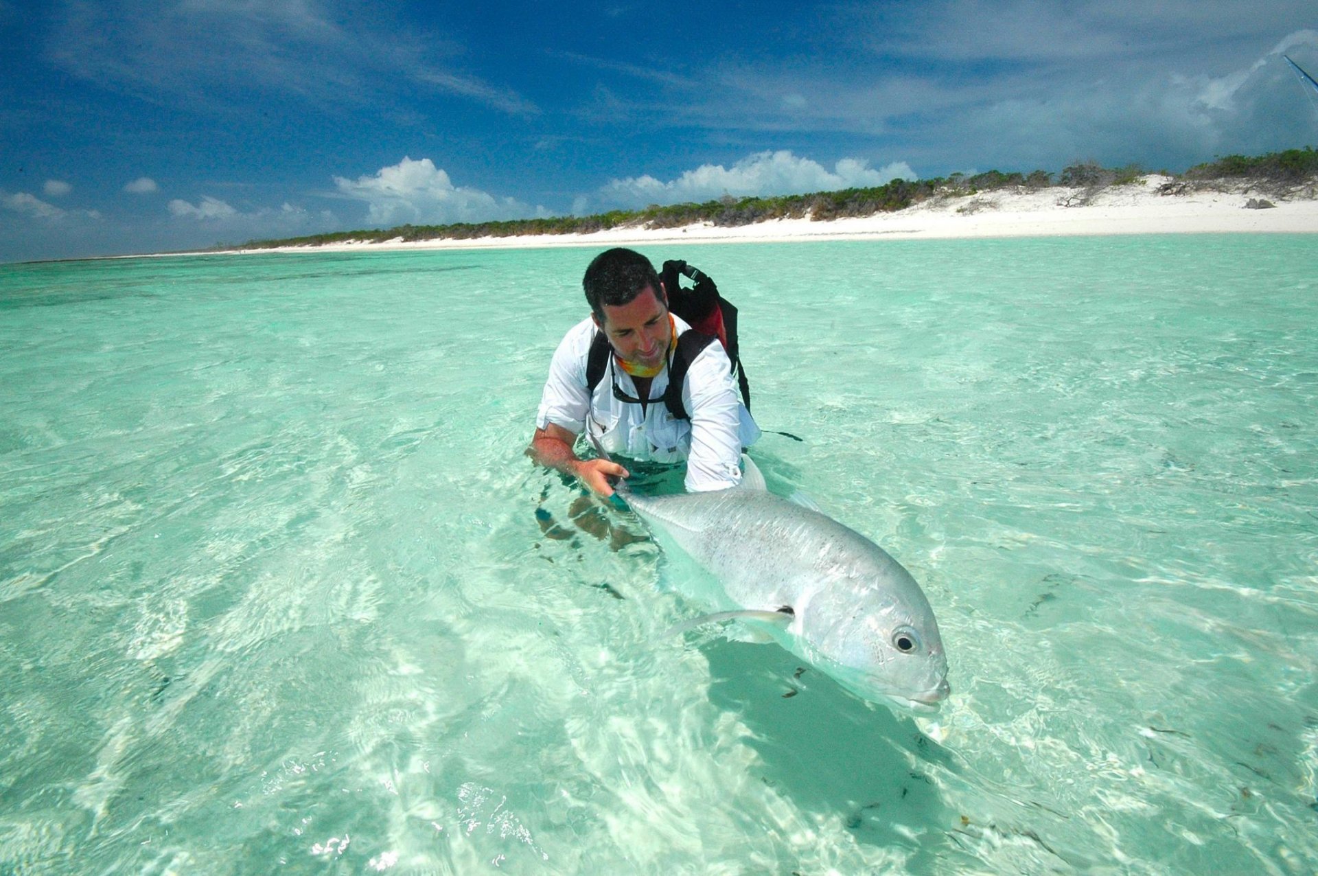 océano hombre pescado