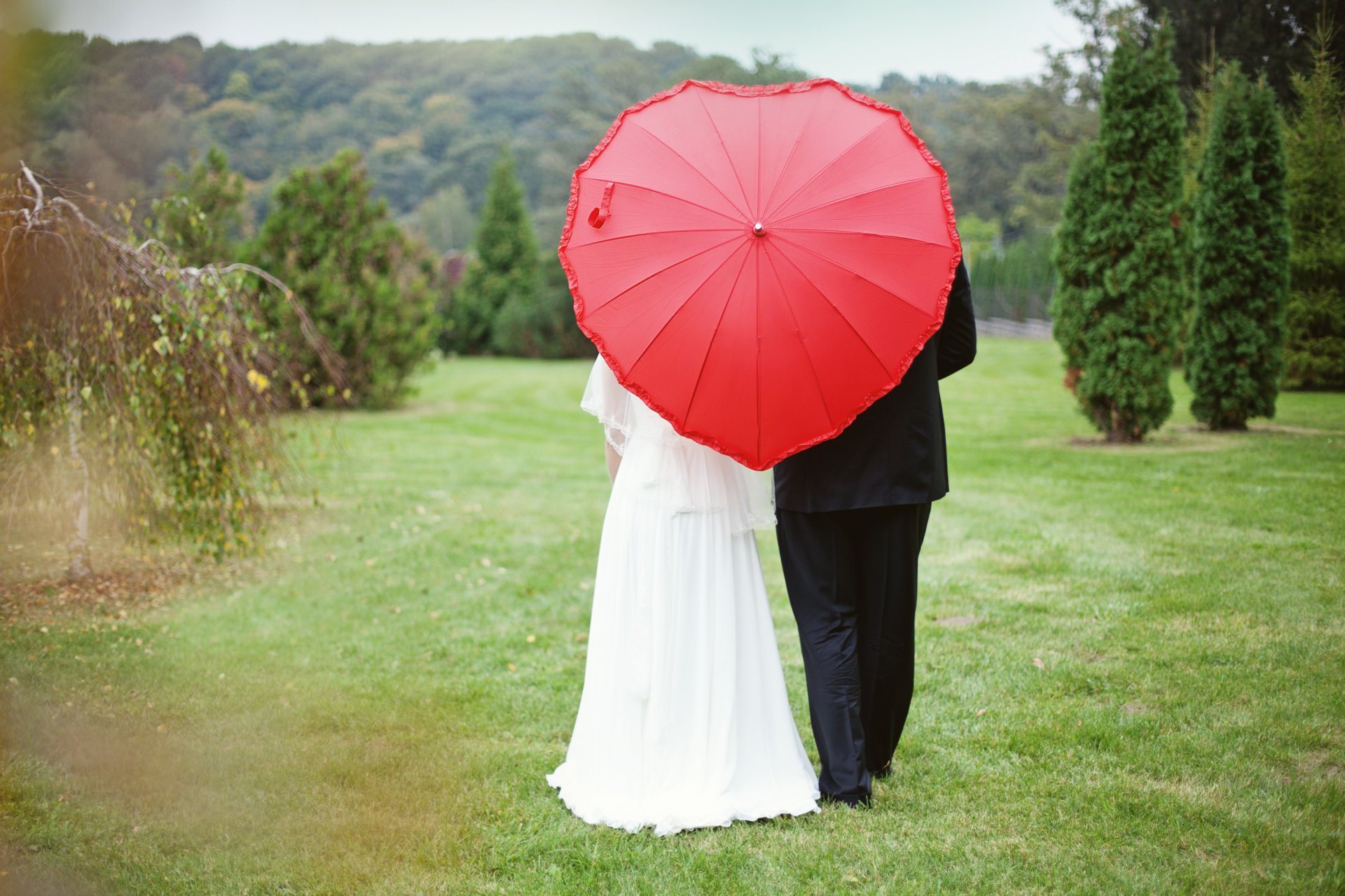 parapluie mariage marié mariée coeur forêt