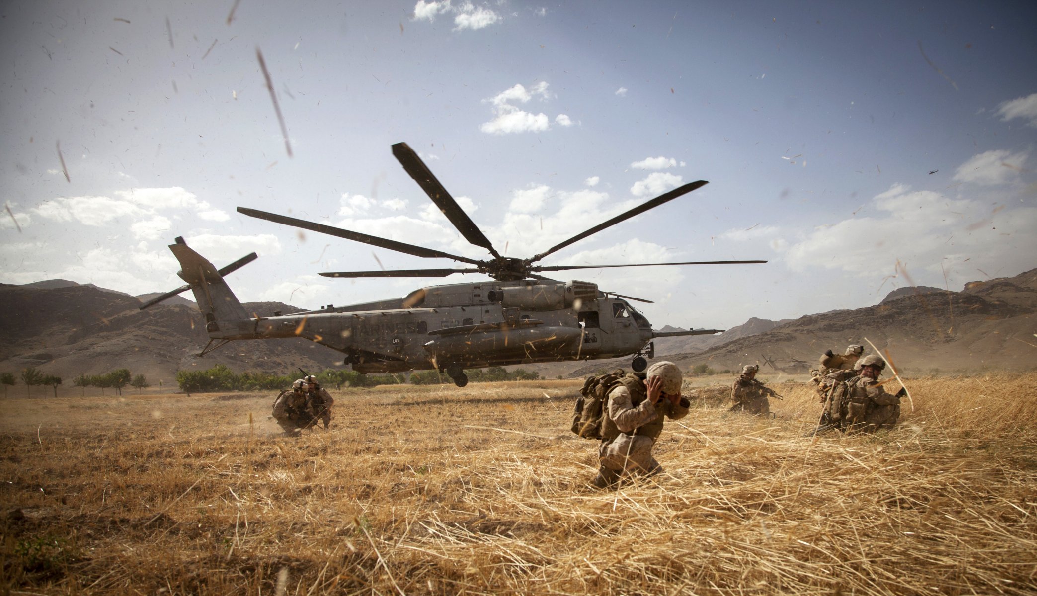 soldats vent afghanistan champ montagnes