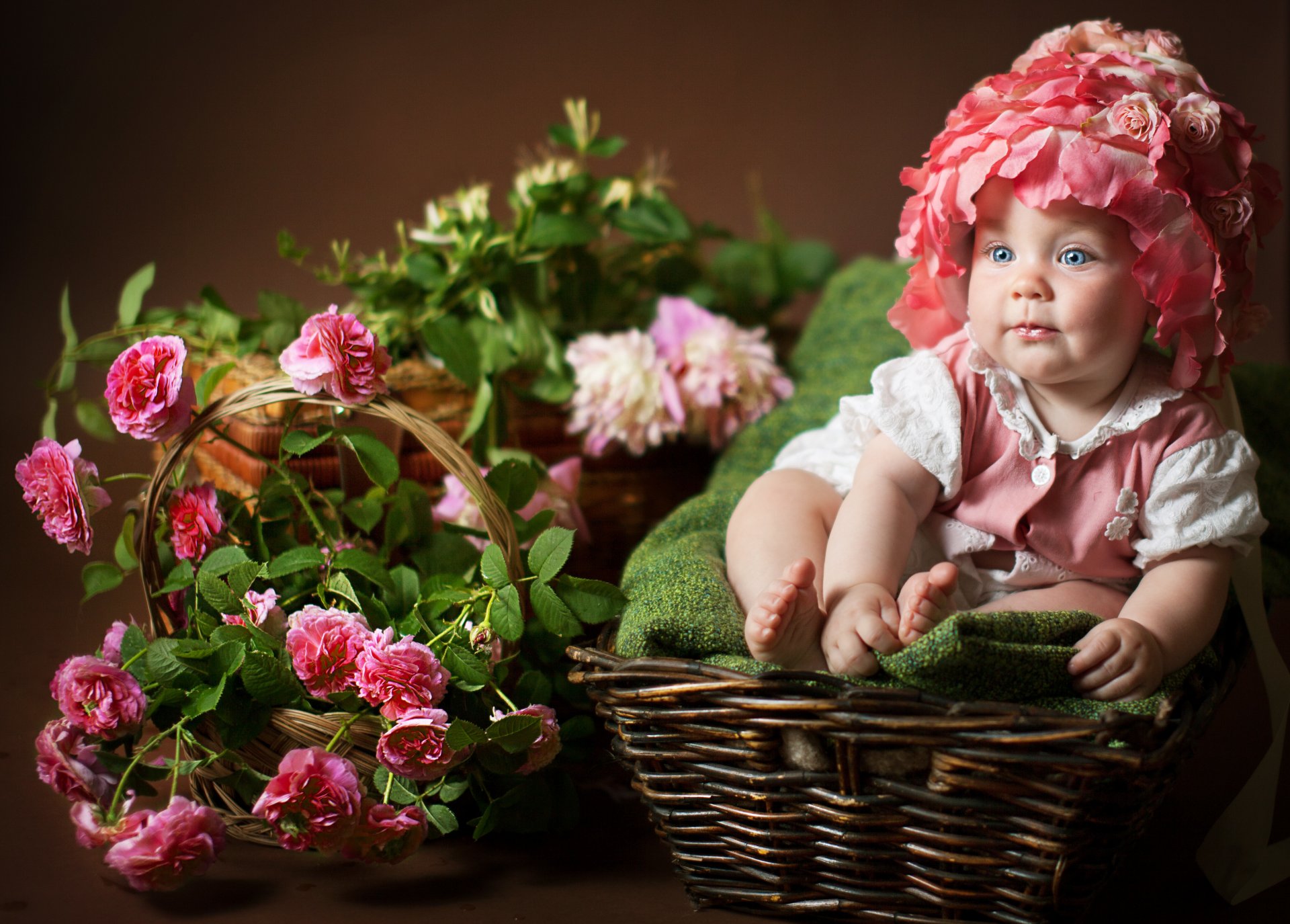 anna levankova kind kinder blumen mädchen körbe rosen