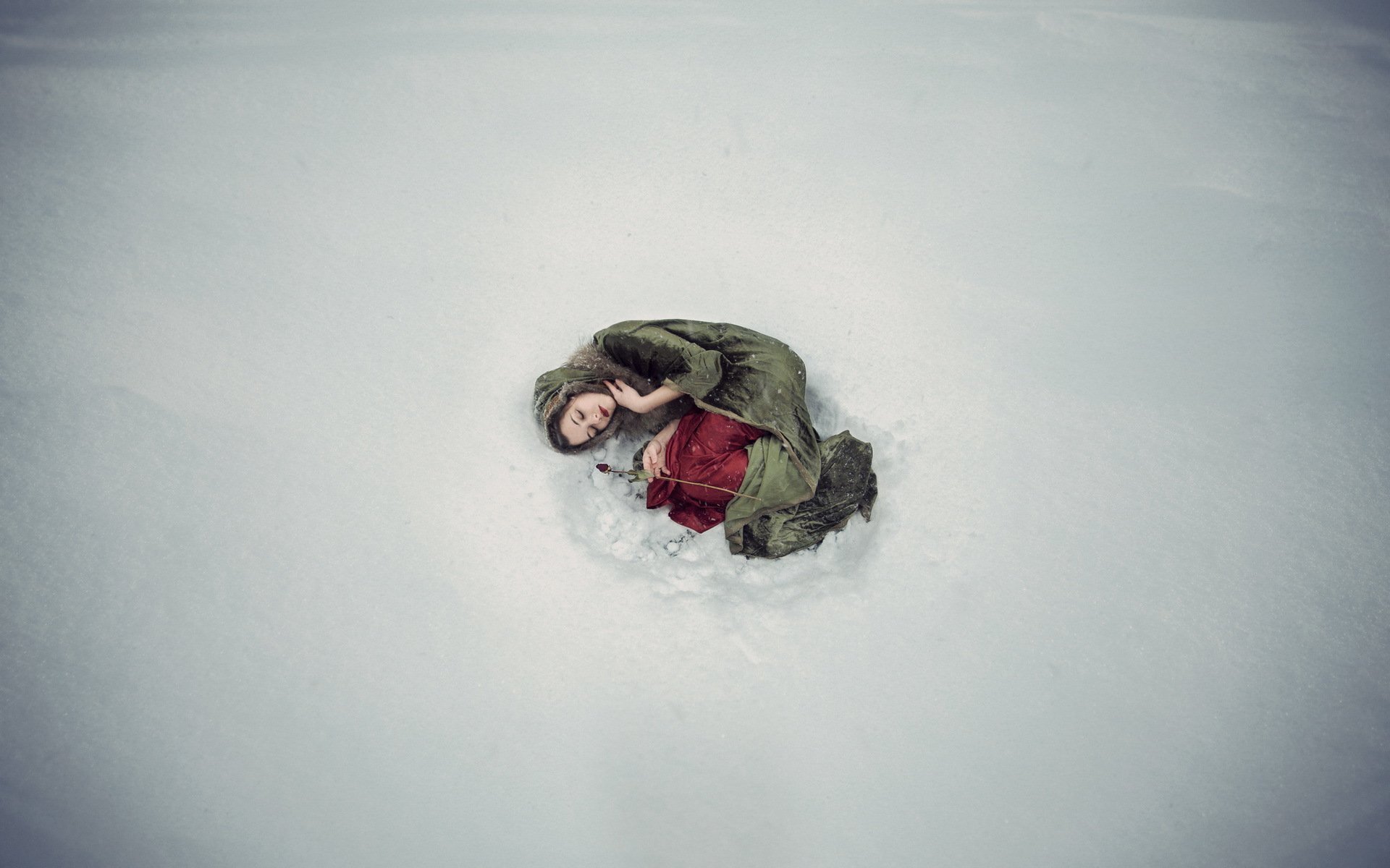 spazio personale ragazza neve rosa situazione