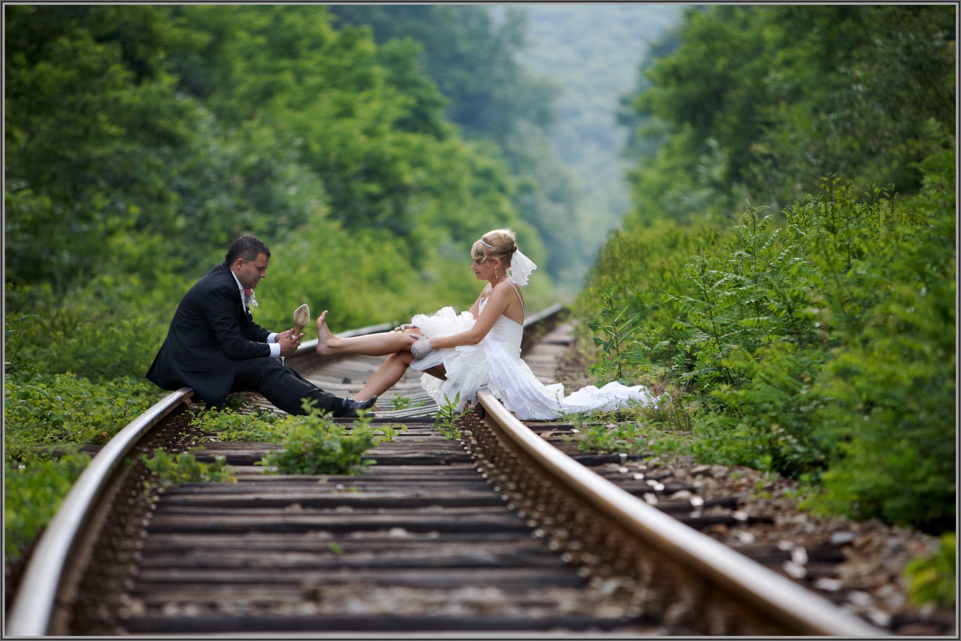 situazione sfondo carta da parati sposa e sposo su rotaie matrimonio