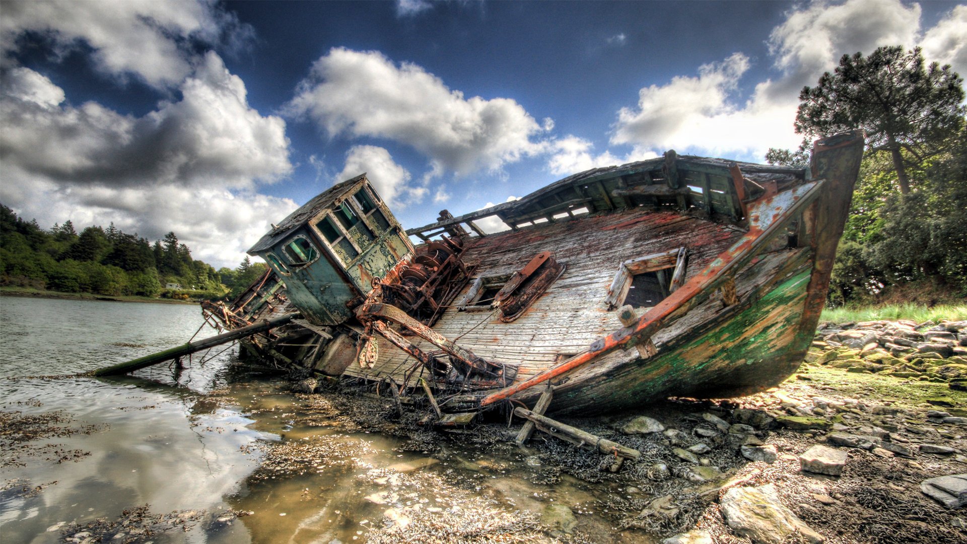 la rivière le bateau la vieille la destruction de