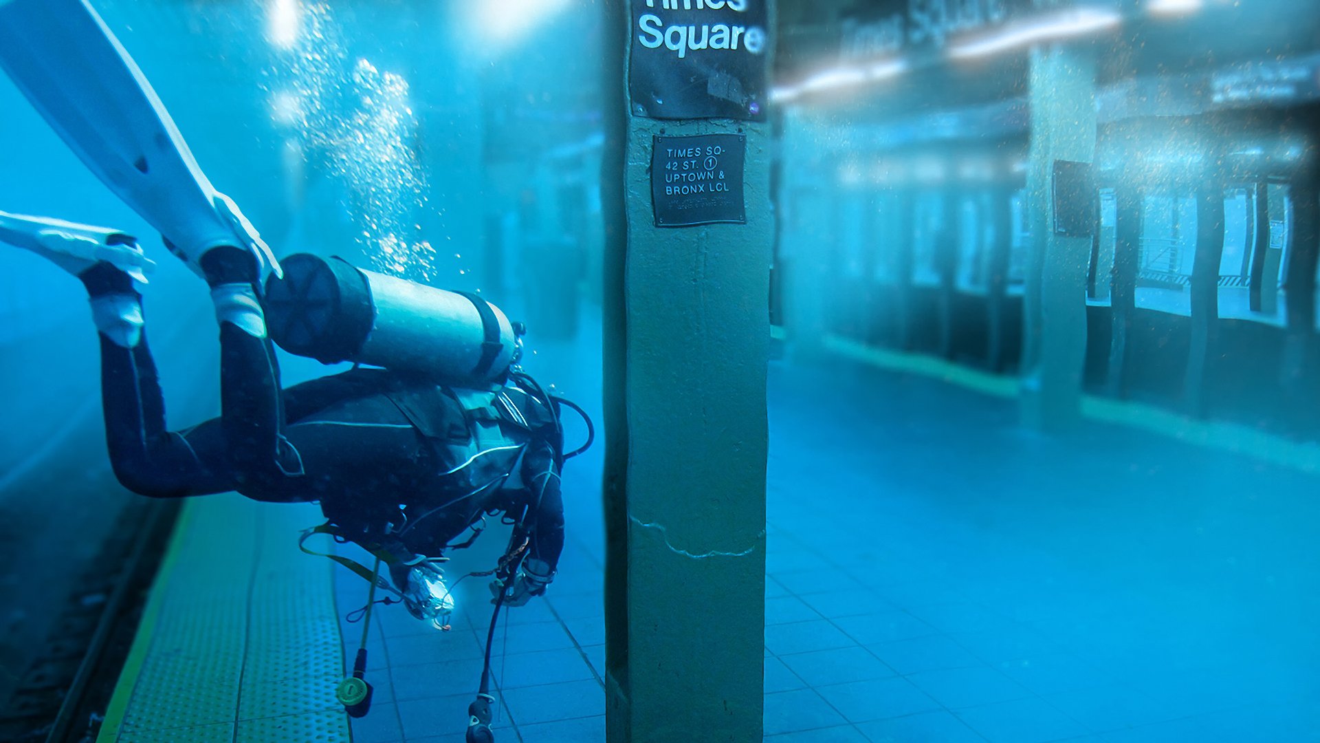 plongeur métro new york times square ouragan sable