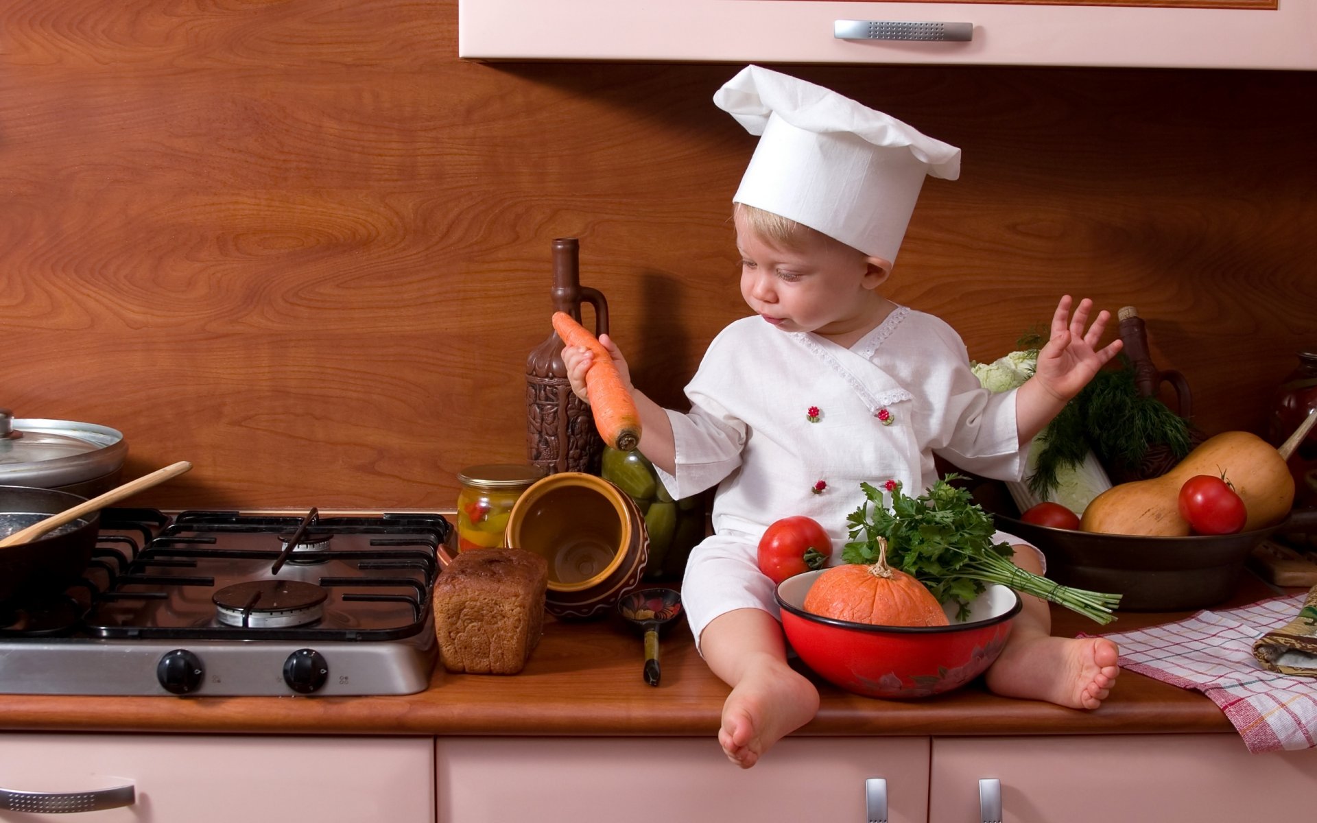 kind kochen küche herd gemüse kürbis tomaten petersilie kochen brot tomate karotten