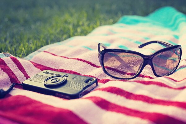 Plage de l ensemble de l appareil photo et lunettes de soleil