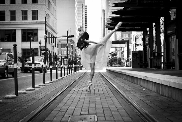 Exquisite dance on the street