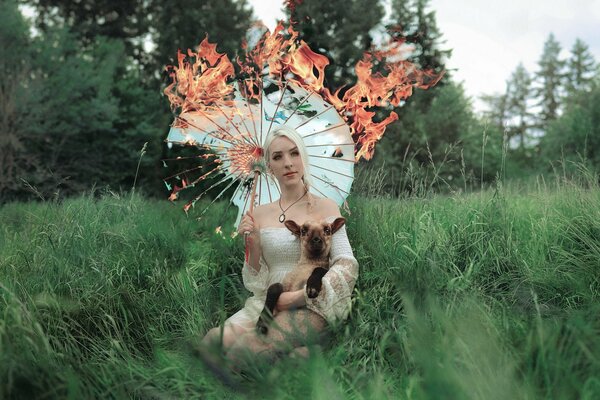 La jeune fille dans la nature avec de l agneau et d un parasol